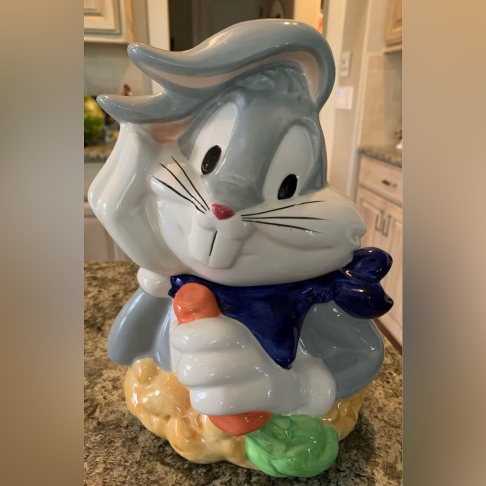 Bugs bunny cookie jar 1995 excellent condition.